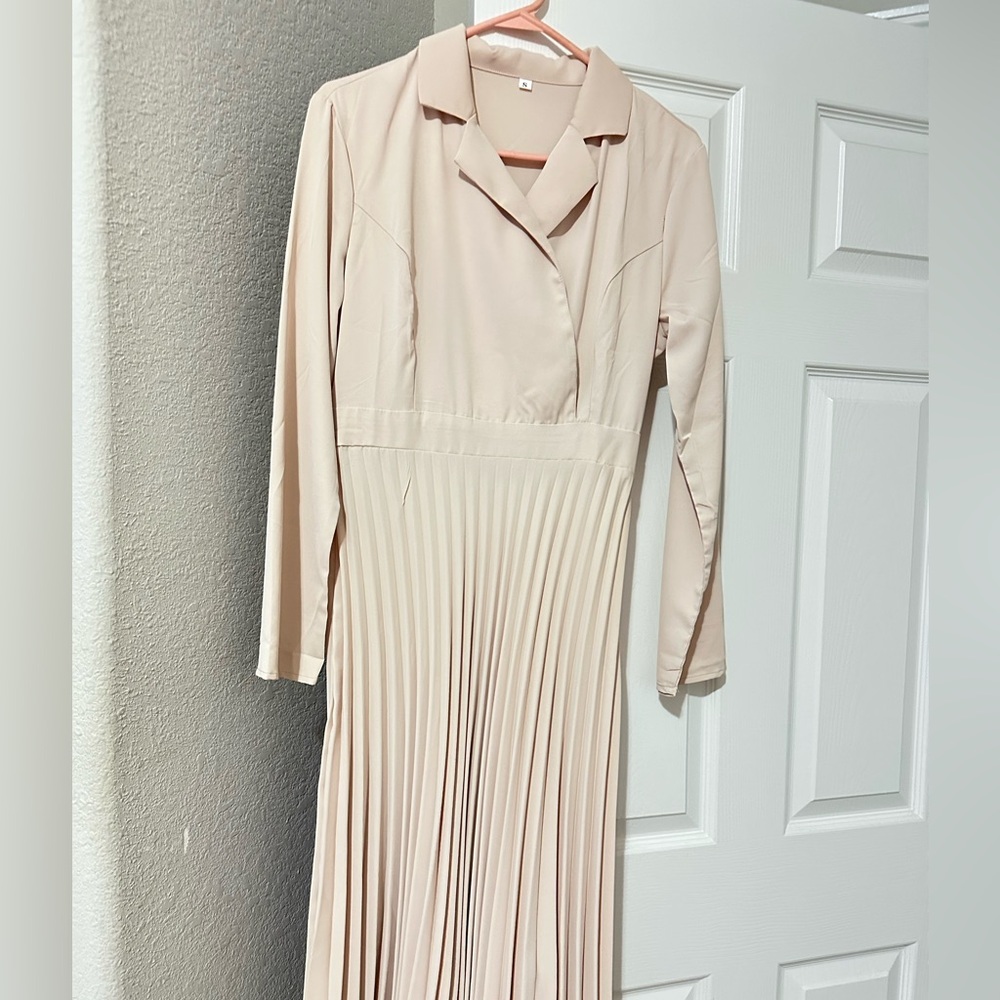 Elegant Cream Pleated Dress